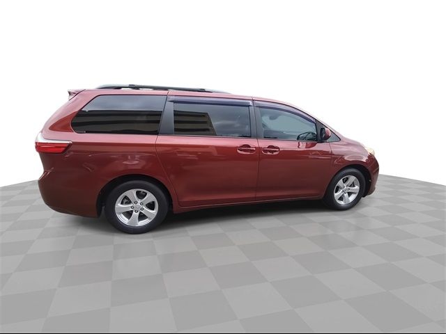 2017 Toyota Sienna LE