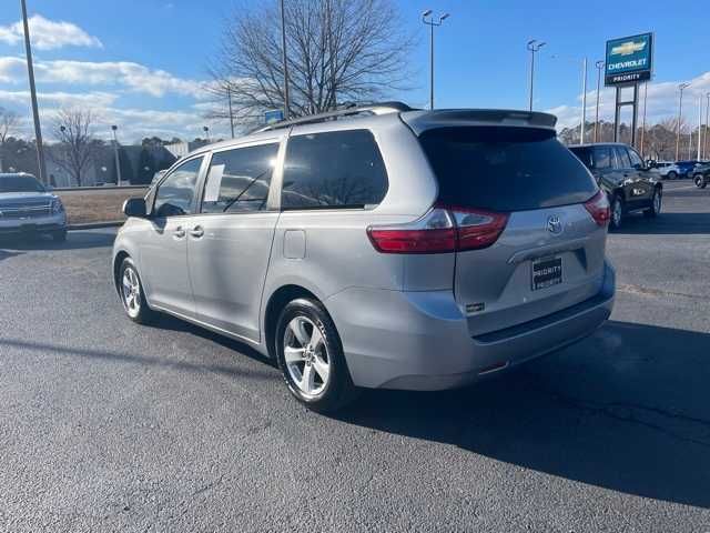 2017 Toyota Sienna LE