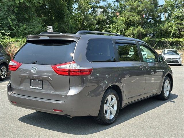2017 Toyota Sienna LE