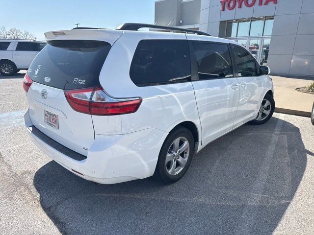 2017 Toyota Sienna LE