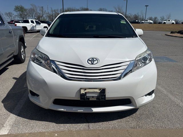 2017 Toyota Sienna LE