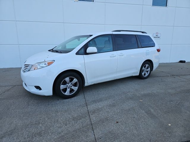 2017 Toyota Sienna LE