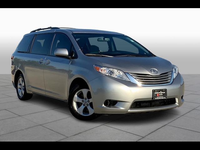 2017 Toyota Sienna LE