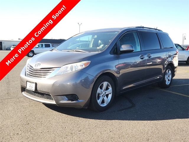 2017 Toyota Sienna LE