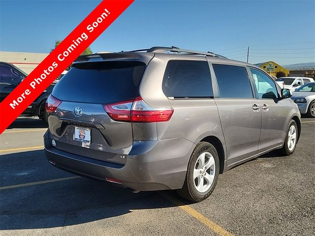 2017 Toyota Sienna LE