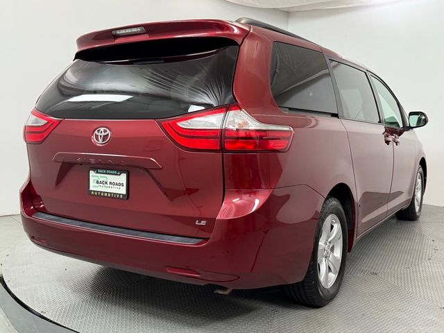 2017 Toyota Sienna 