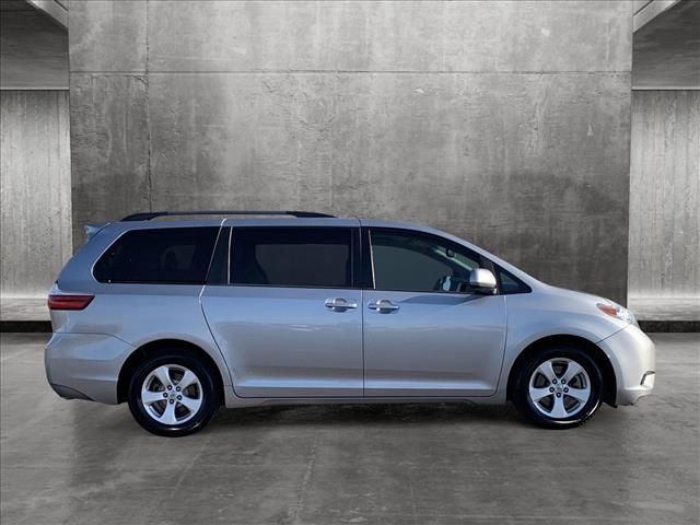 2017 Toyota Sienna LE