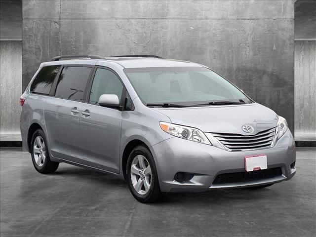 2017 Toyota Sienna LE