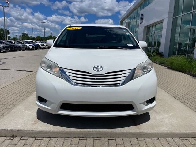 2017 Toyota Sienna LE