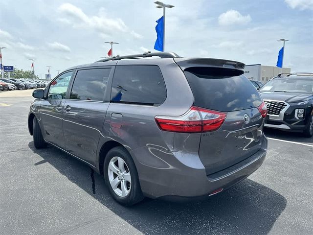 2017 Toyota Sienna LE