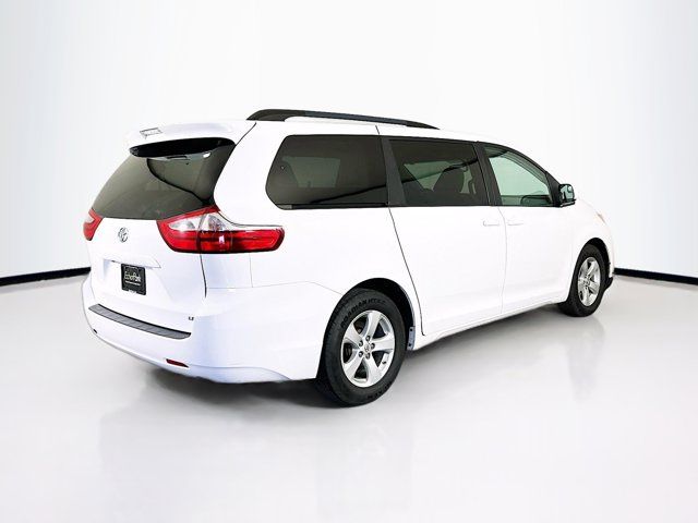 2017 Toyota Sienna LE