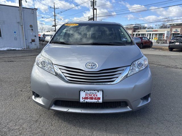 2017 Toyota Sienna LE