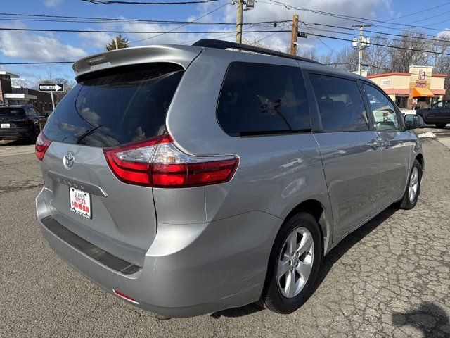 2017 Toyota Sienna LE