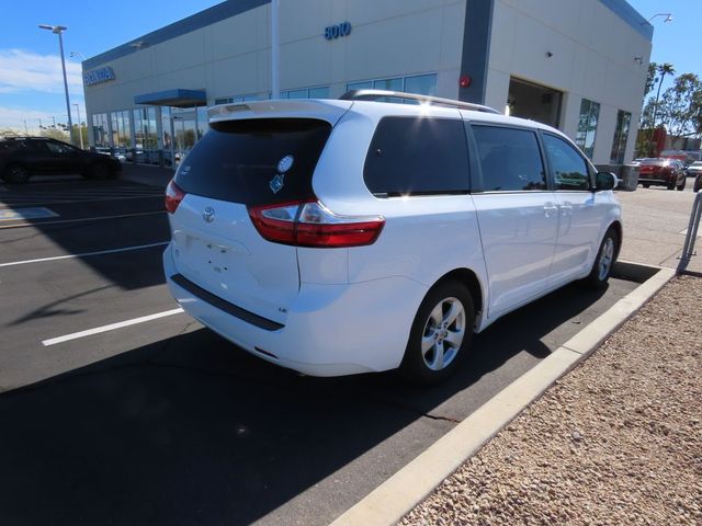 2017 Toyota Sienna LE