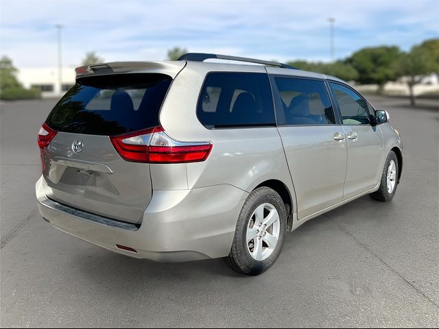 2017 Toyota Sienna 