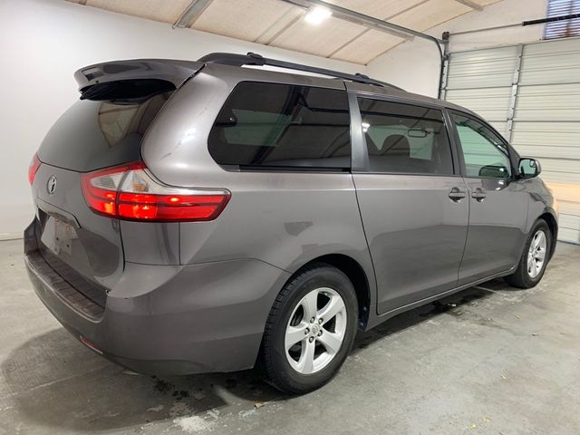 2017 Toyota Sienna 