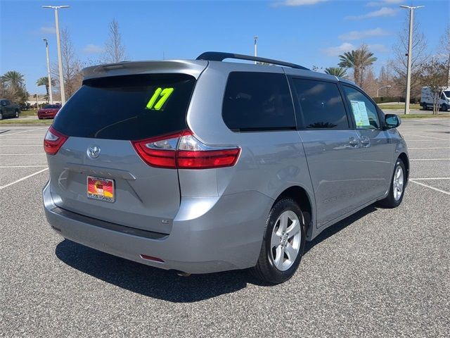 2017 Toyota Sienna LE