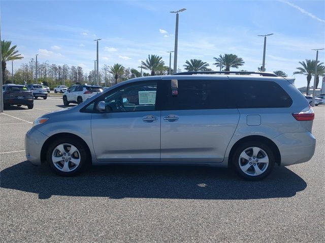 2017 Toyota Sienna LE