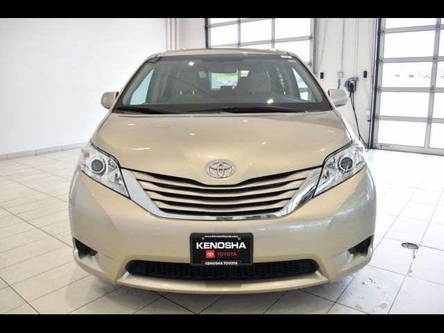 2017 Toyota Sienna LE Auto Access Seat