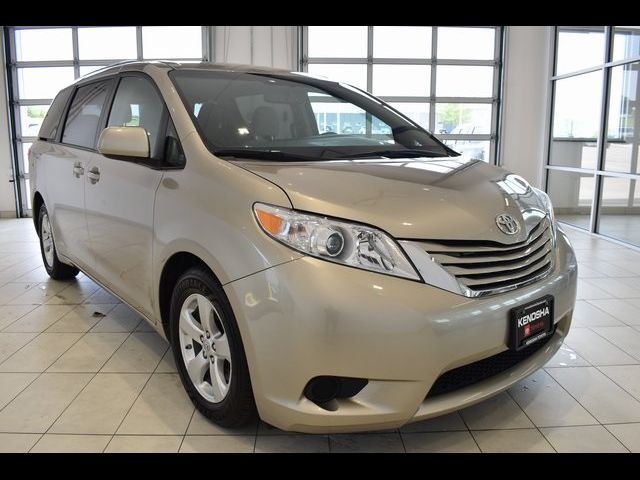 2017 Toyota Sienna LE Auto Access Seat