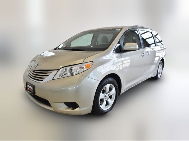 2017 Toyota Sienna LE Auto Access Seat