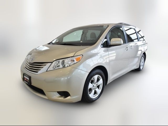 2017 Toyota Sienna LE Auto Access Seat