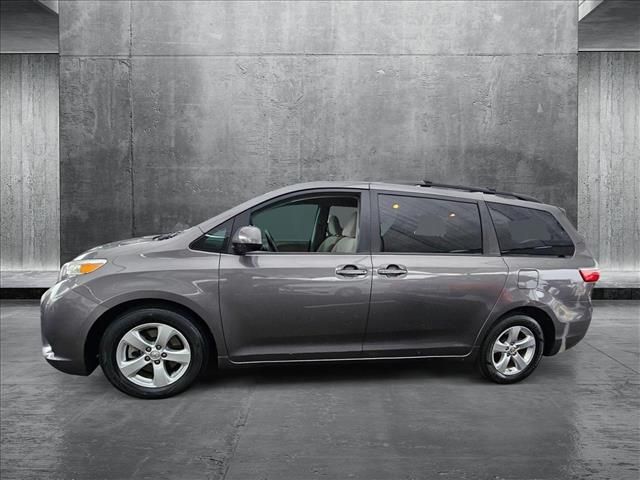 2017 Toyota Sienna LE