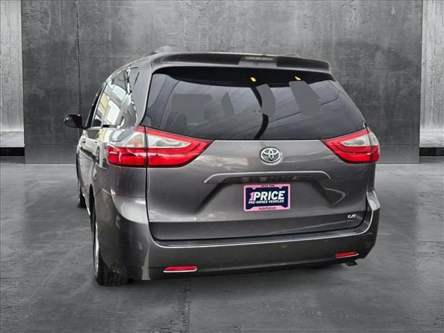 2017 Toyota Sienna LE