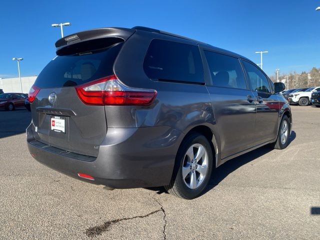 2017 Toyota Sienna 