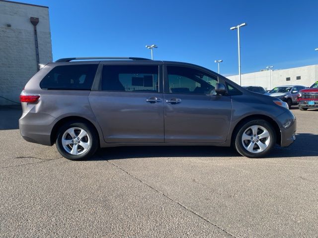 2017 Toyota Sienna 