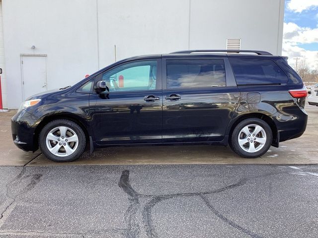 2017 Toyota Sienna LE