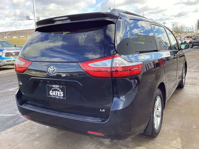 2017 Toyota Sienna LE