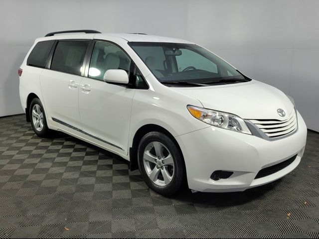 2017 Toyota Sienna LE