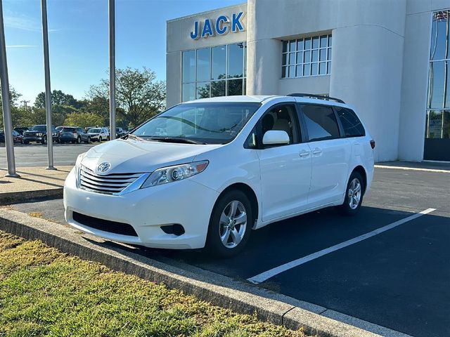 2017 Toyota Sienna LE