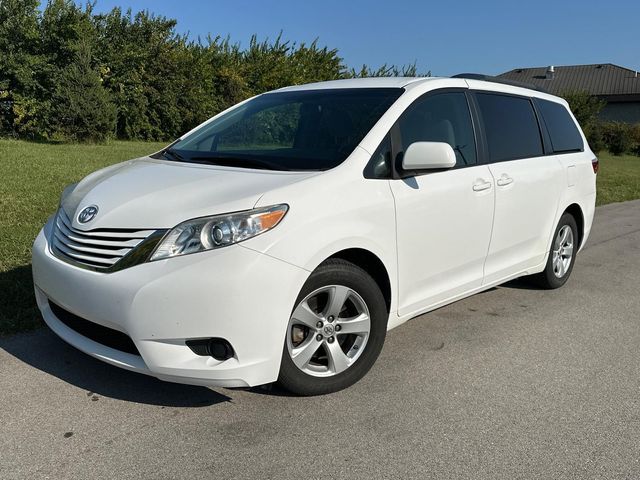 2017 Toyota Sienna LE