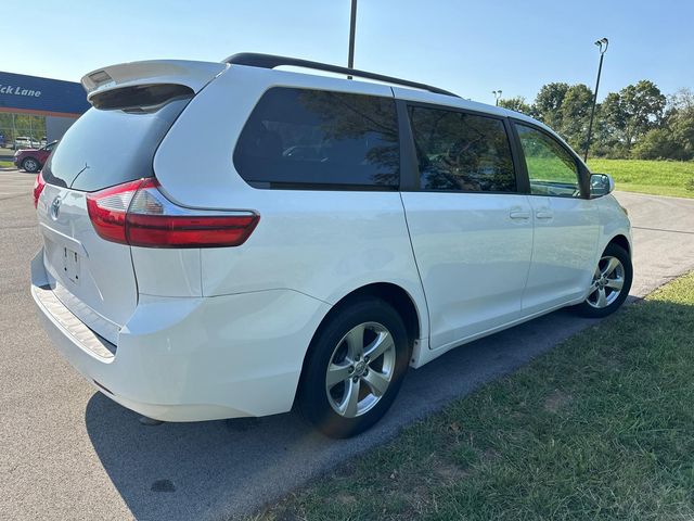 2017 Toyota Sienna LE