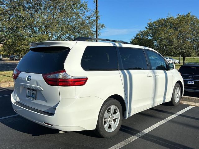 2017 Toyota Sienna LE