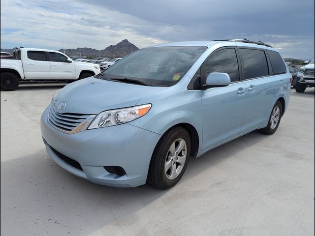 2017 Toyota Sienna LE