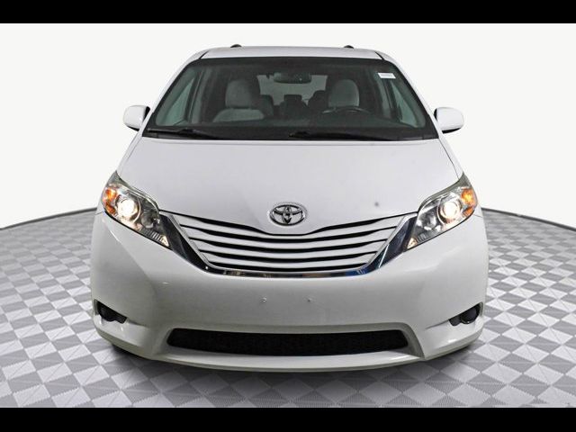 2017 Toyota Sienna LE