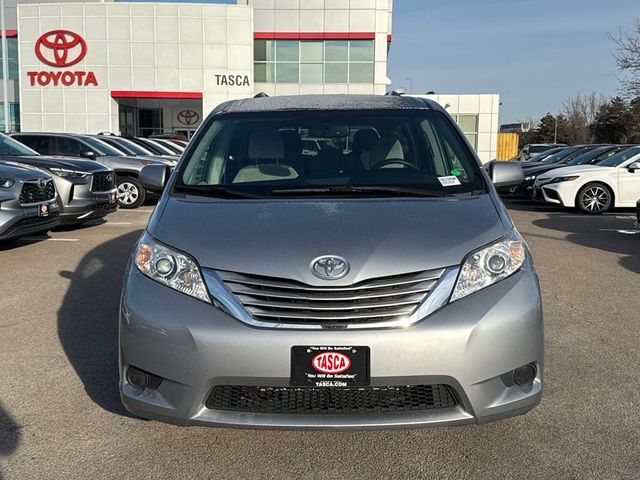 2017 Toyota Sienna LE