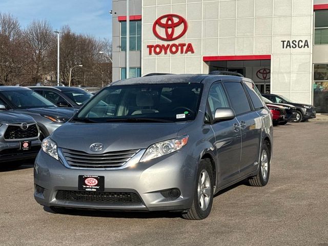 2017 Toyota Sienna LE