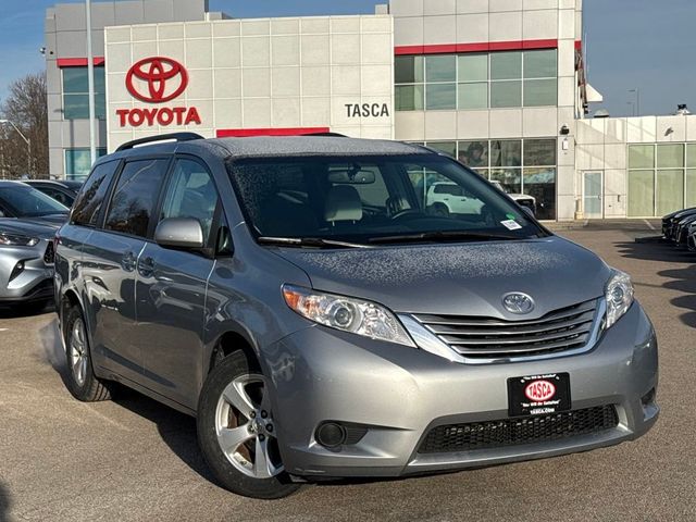 2017 Toyota Sienna LE