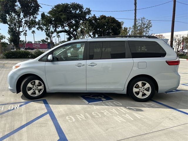 2017 Toyota Sienna 