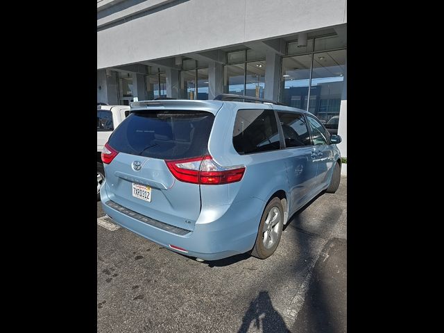 2017 Toyota Sienna 