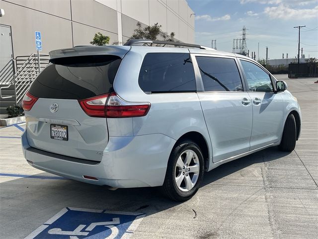 2017 Toyota Sienna 