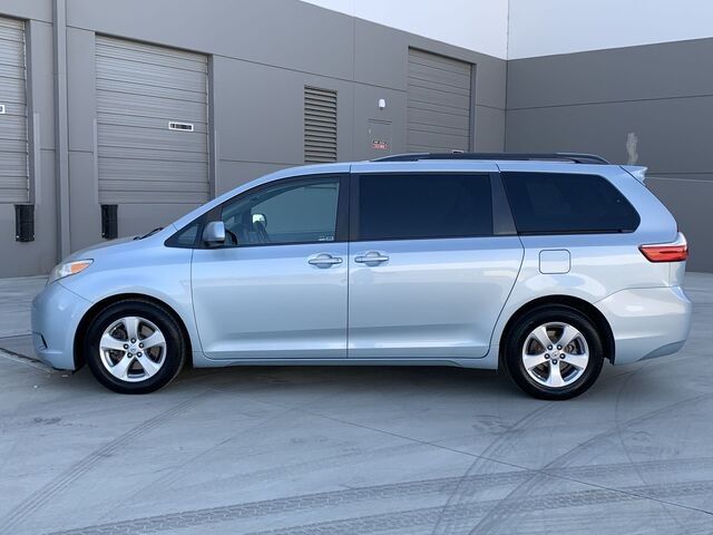 2017 Toyota Sienna LE