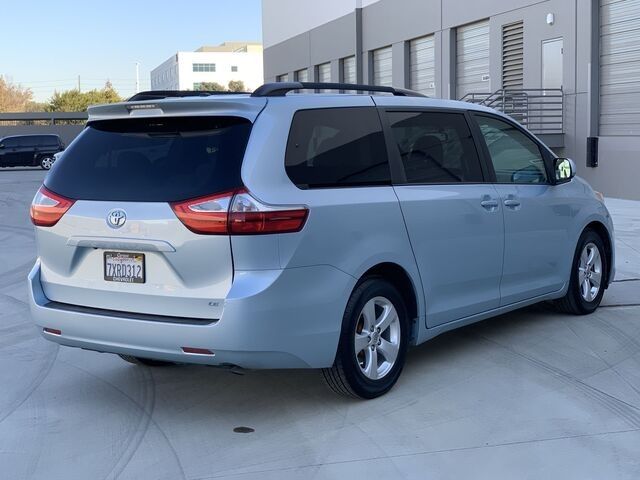 2017 Toyota Sienna LE