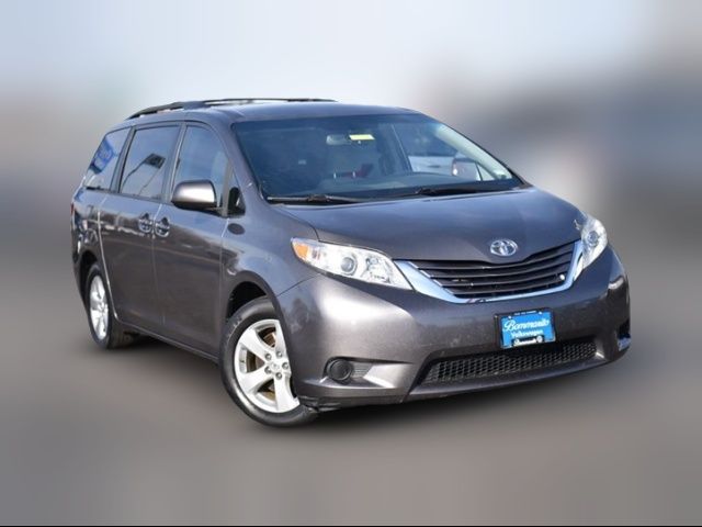 2017 Toyota Sienna LE