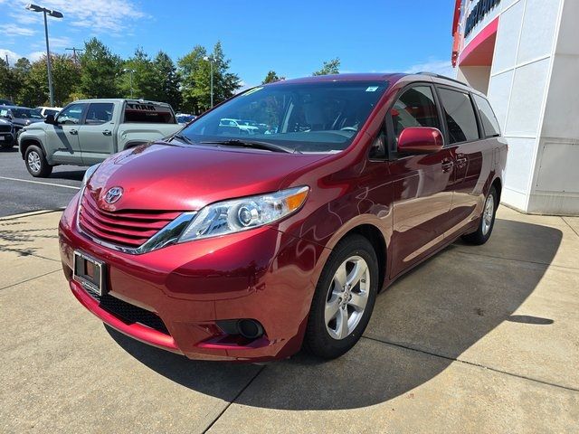 2017 Toyota Sienna LE