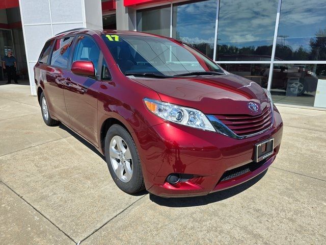 2017 Toyota Sienna LE